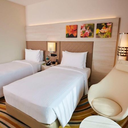 Hilton Garden Inn Лакхнау Экстерьер фото