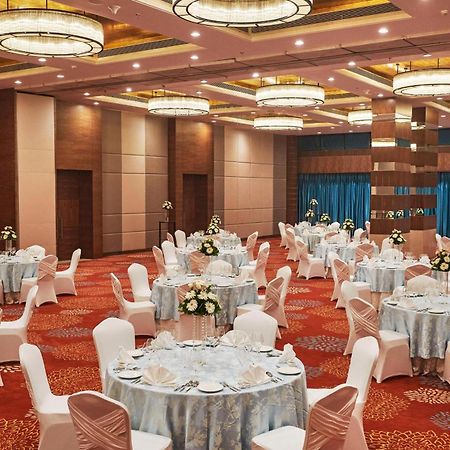 Hilton Garden Inn Лакхнау Экстерьер фото