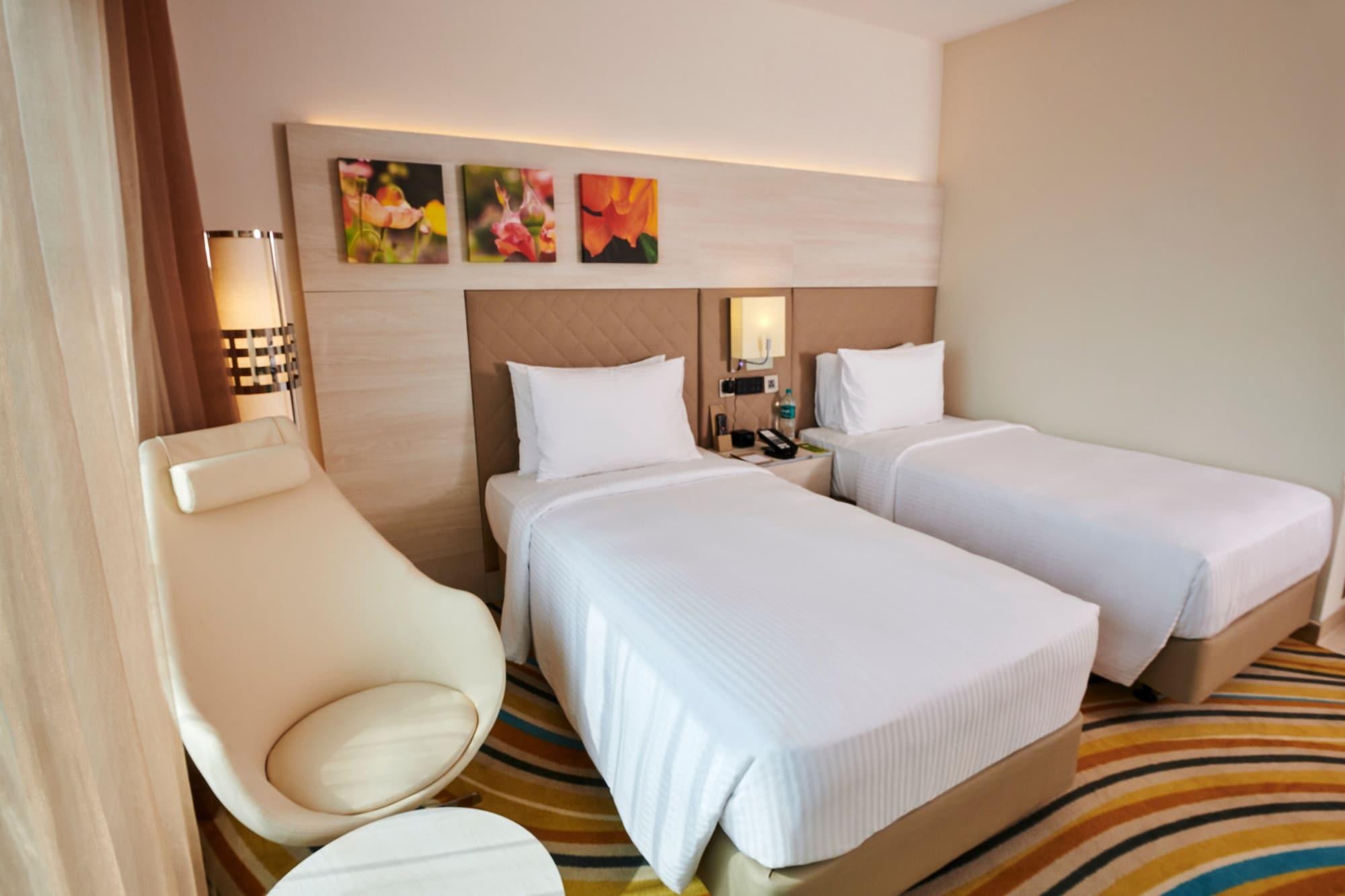 Hilton Garden Inn Лакхнау Экстерьер фото