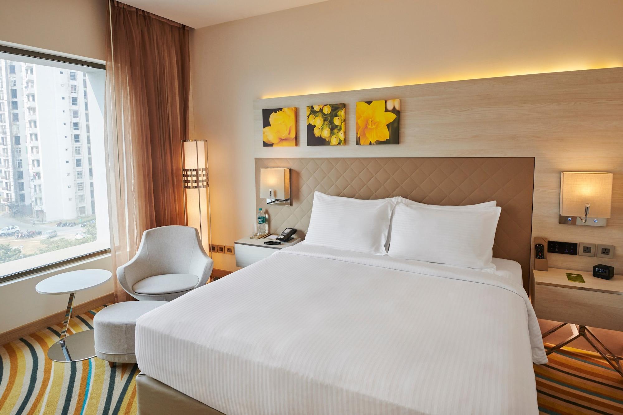 Hilton Garden Inn Лакхнау Экстерьер фото