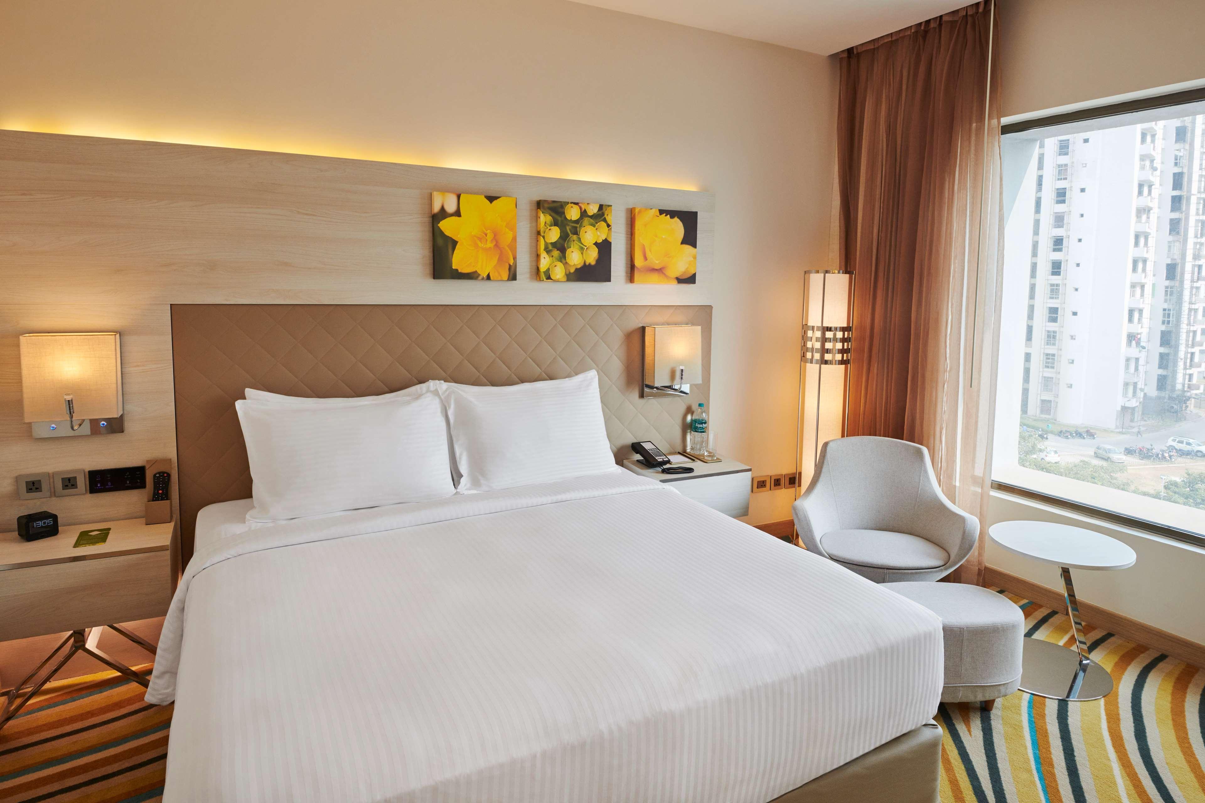 Hilton Garden Inn Лакхнау Экстерьер фото