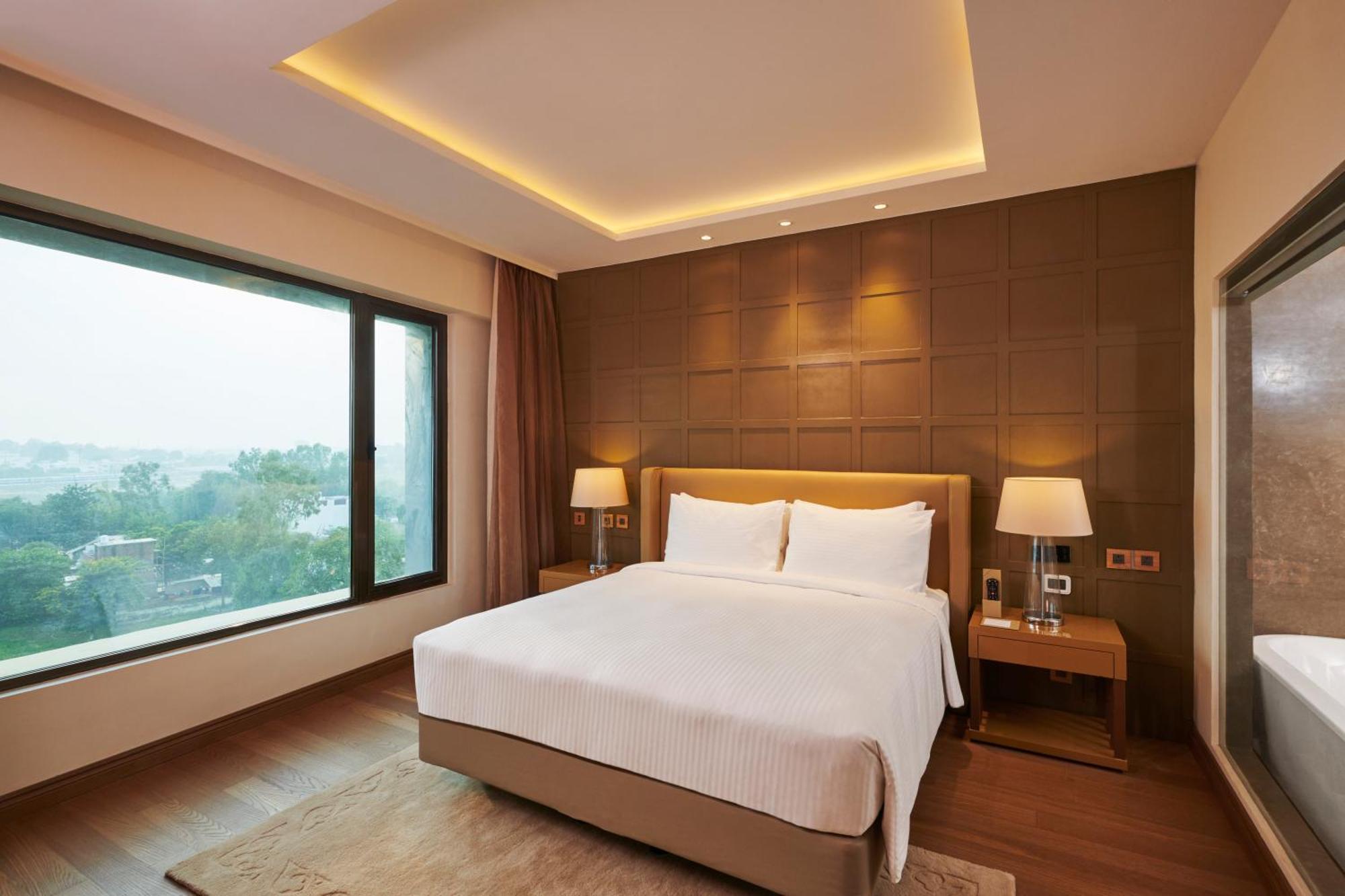 Hilton Garden Inn Лакхнау Экстерьер фото