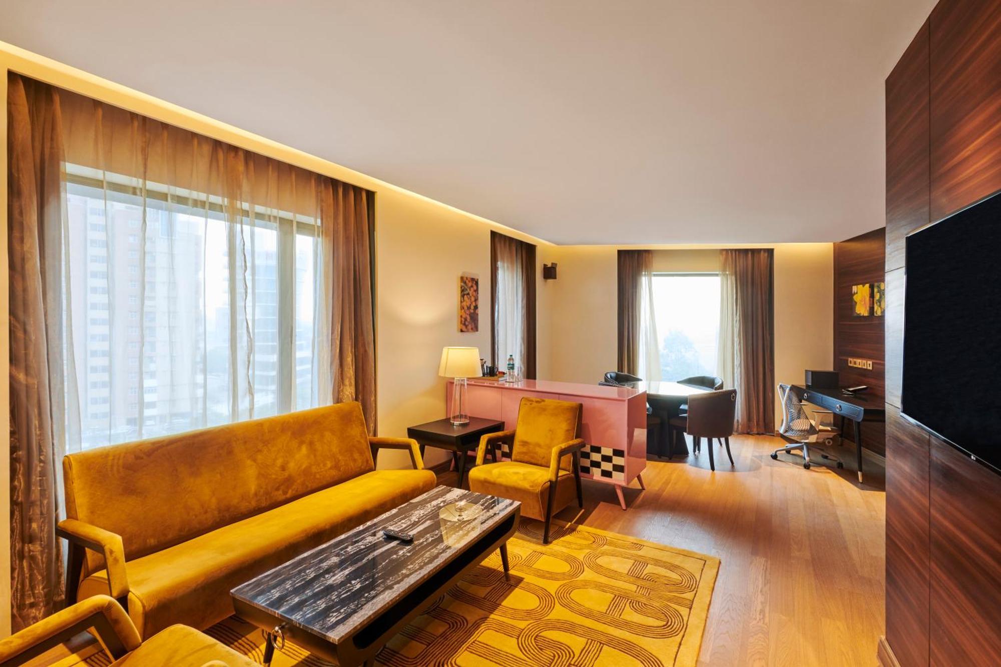 Hilton Garden Inn Лакхнау Экстерьер фото