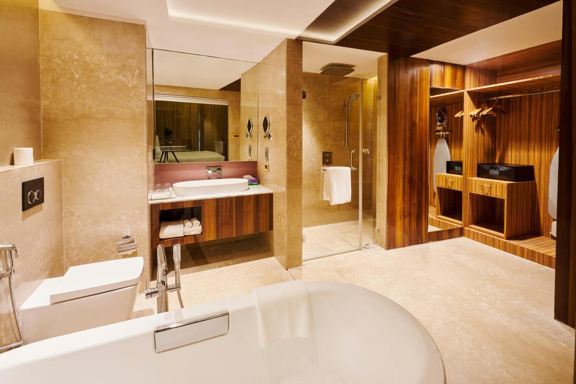 Hilton Garden Inn Лакхнау Экстерьер фото