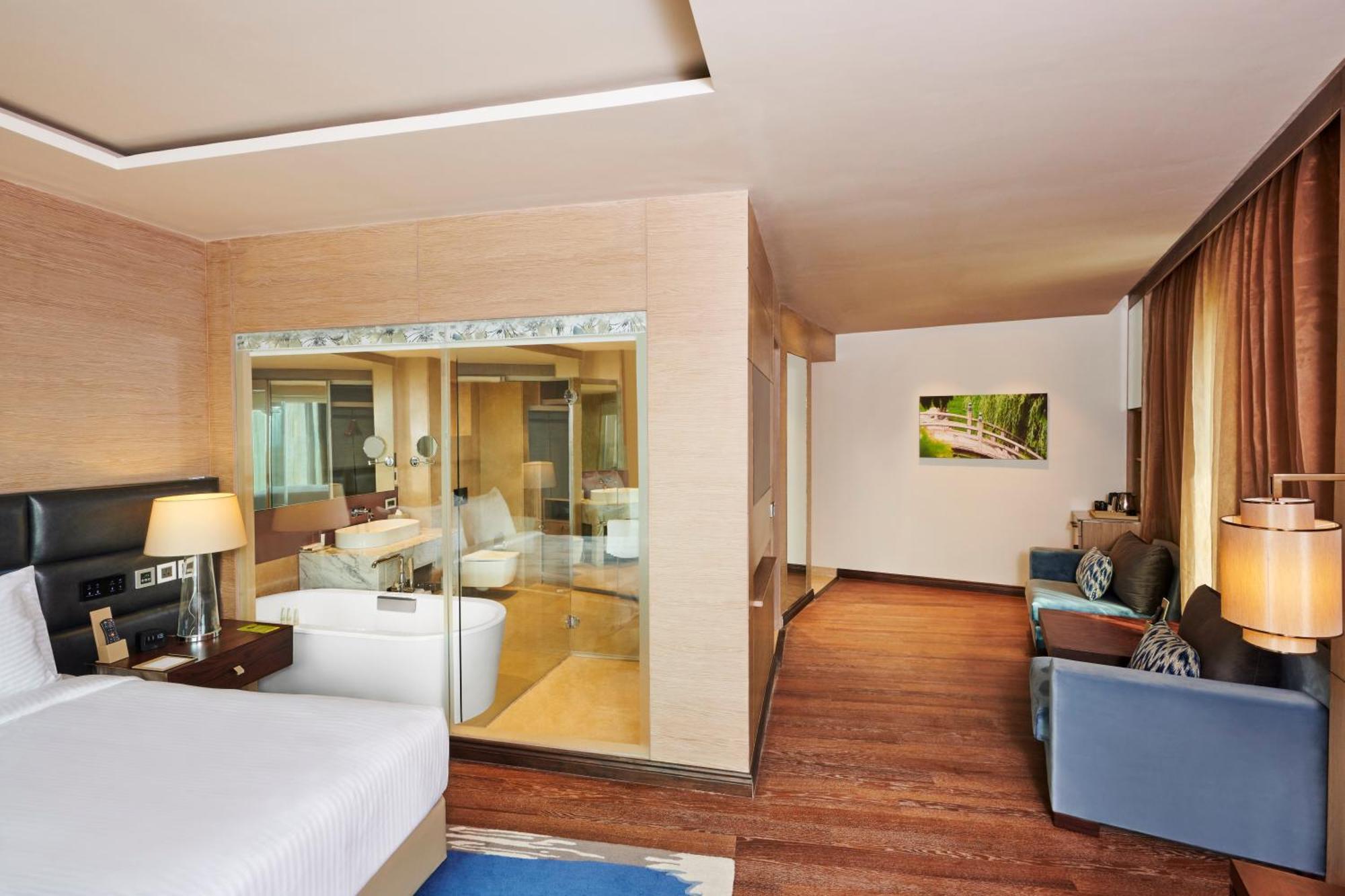 Hilton Garden Inn Лакхнау Экстерьер фото