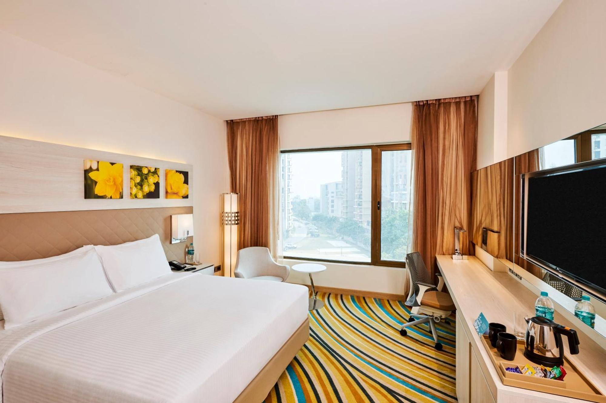 Hilton Garden Inn Лакхнау Экстерьер фото