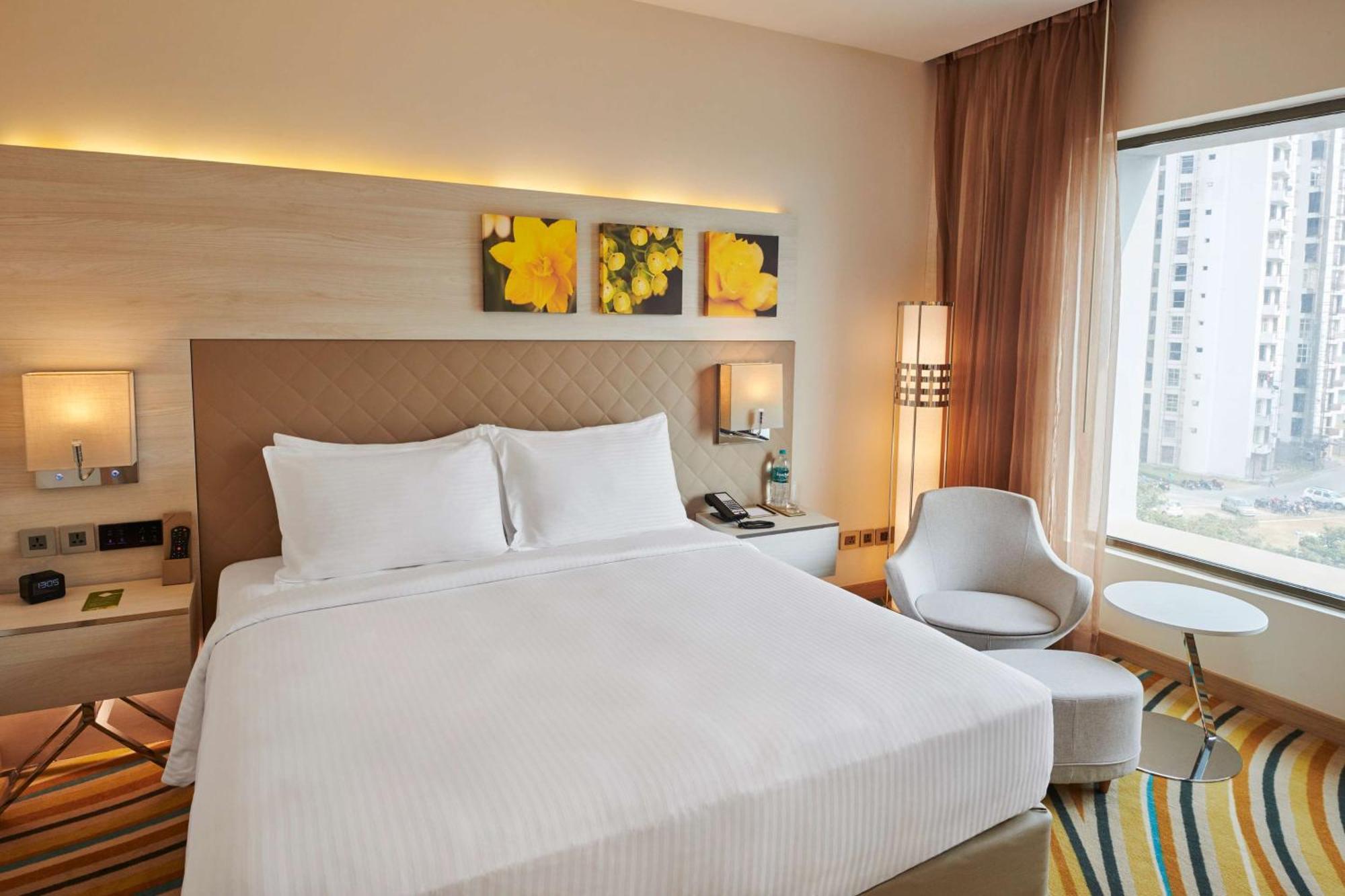 Hilton Garden Inn Лакхнау Экстерьер фото