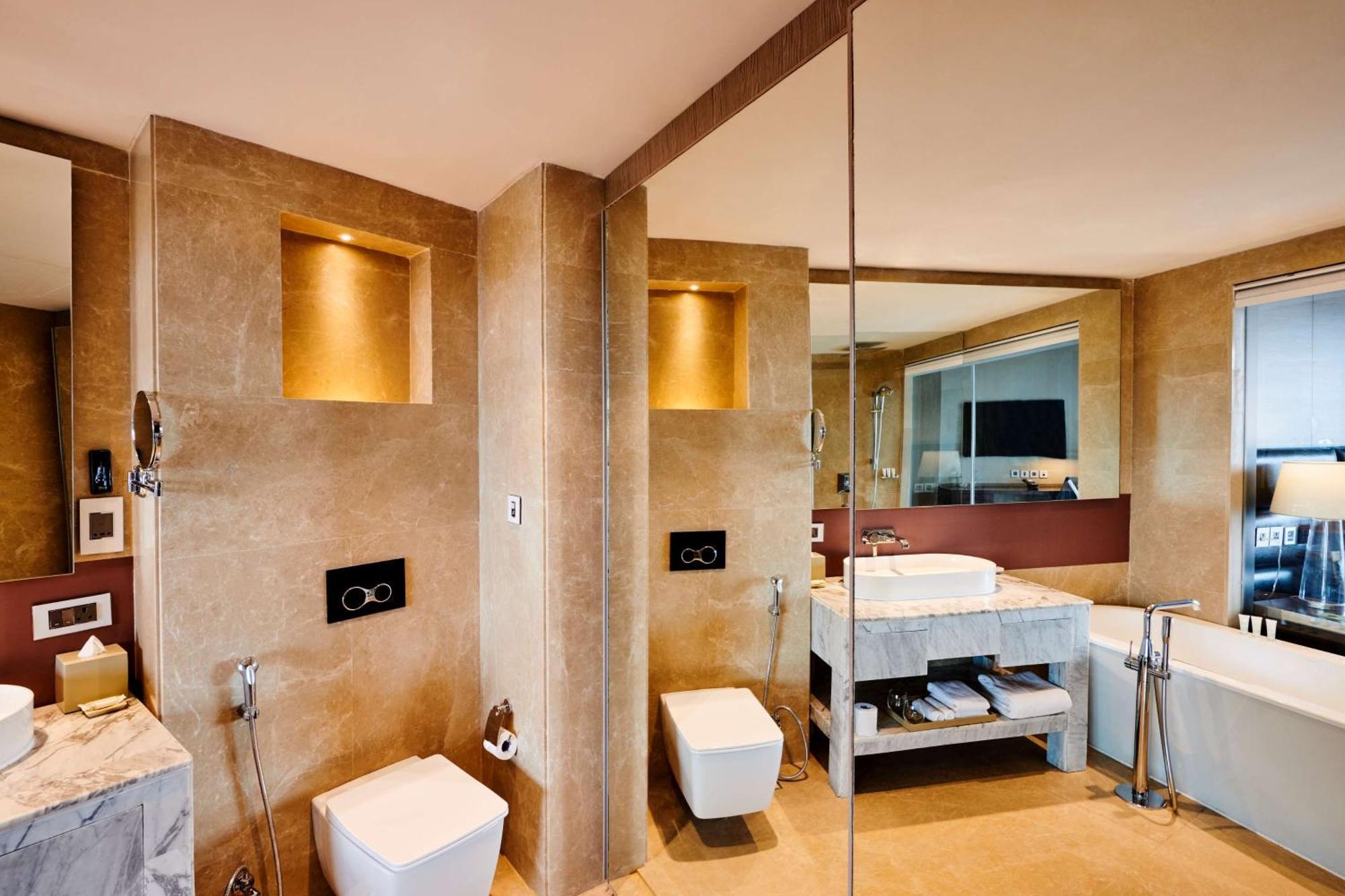 Hilton Garden Inn Лакхнау Экстерьер фото
