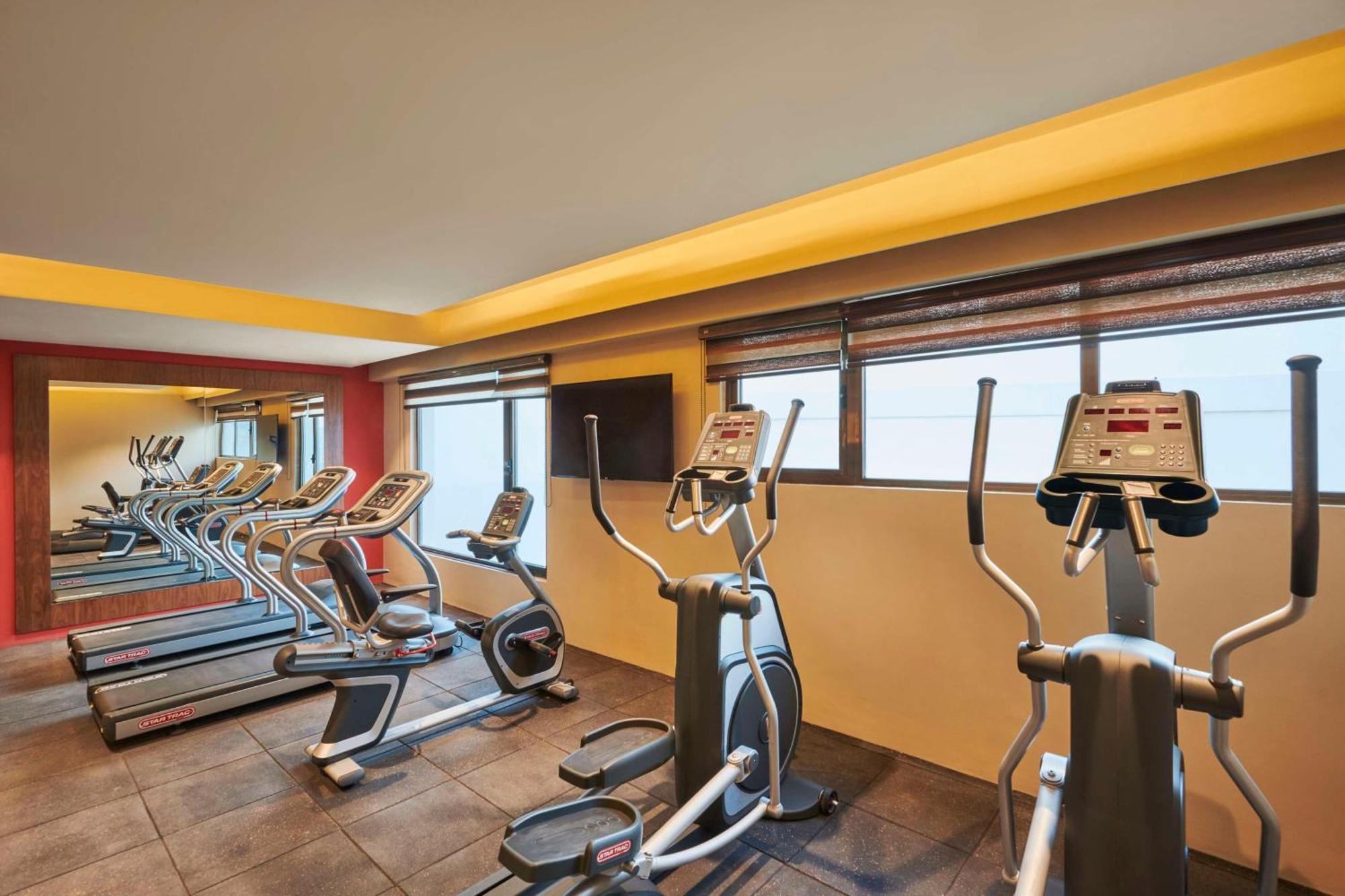 Hilton Garden Inn Лакхнау Экстерьер фото