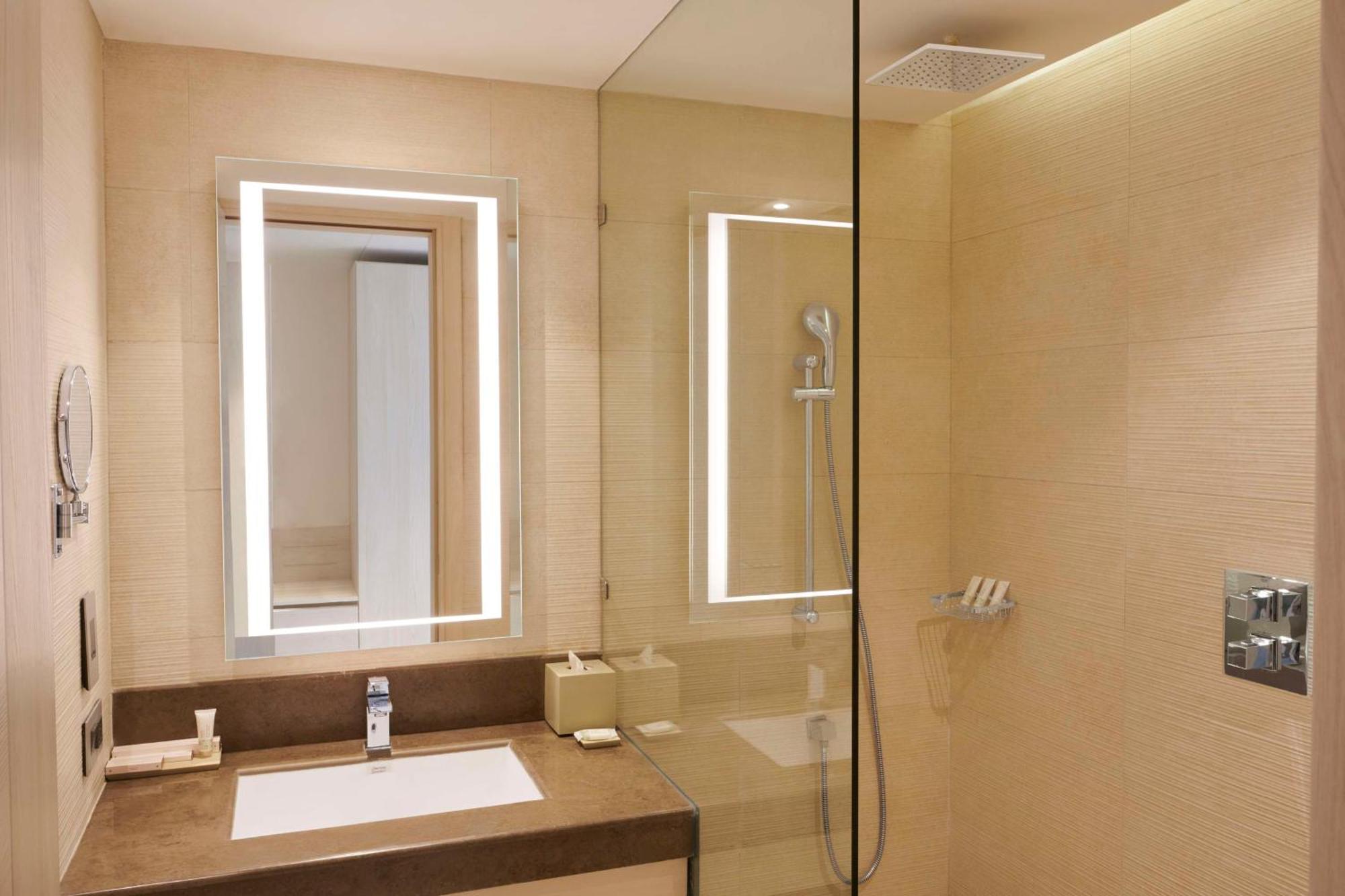 Hilton Garden Inn Лакхнау Экстерьер фото