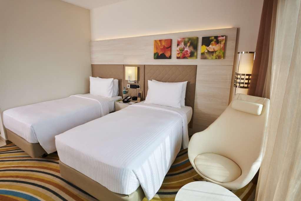 Hilton Garden Inn Лакхнау Номер фото