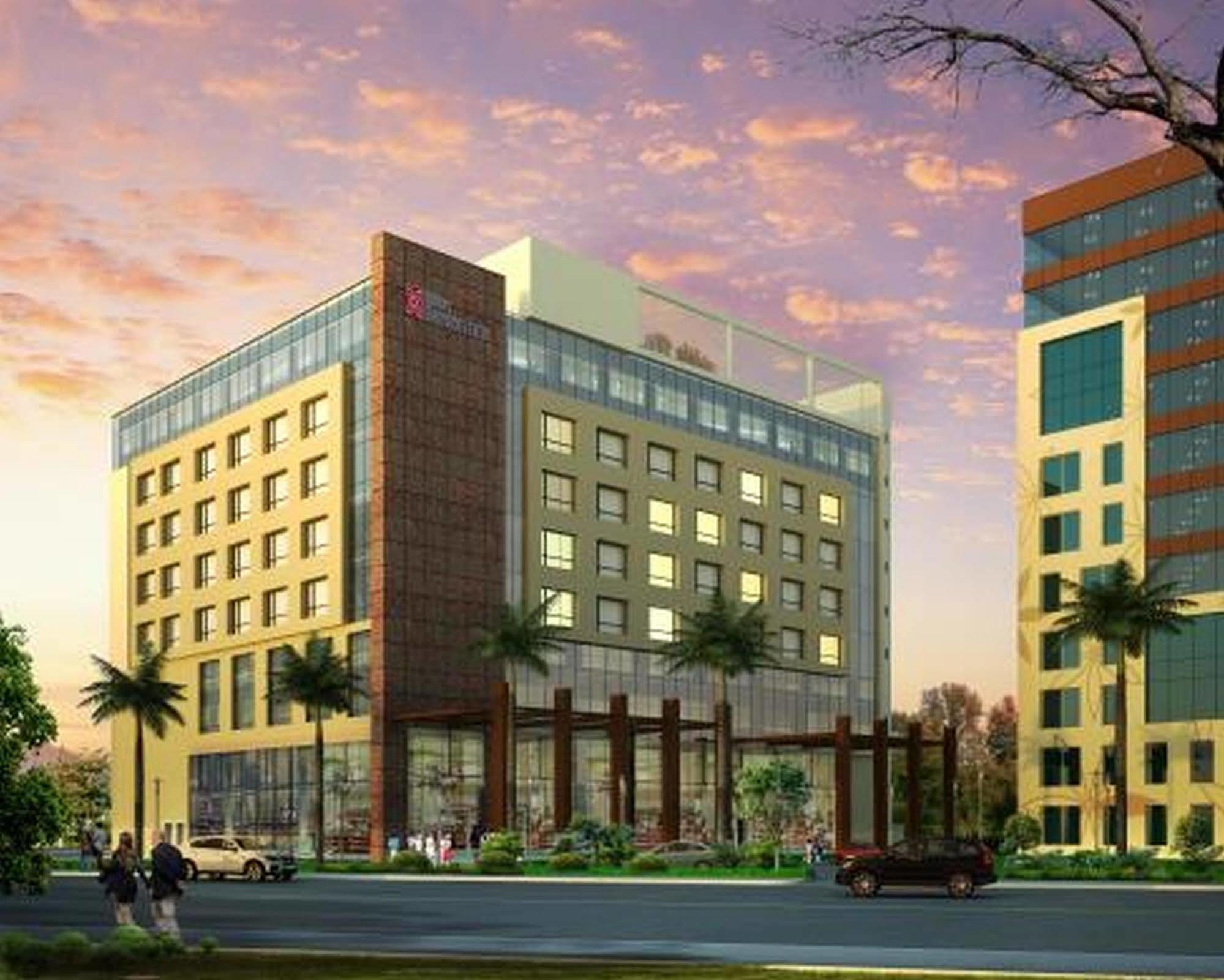 Hilton Garden Inn Лакхнау Экстерьер фото